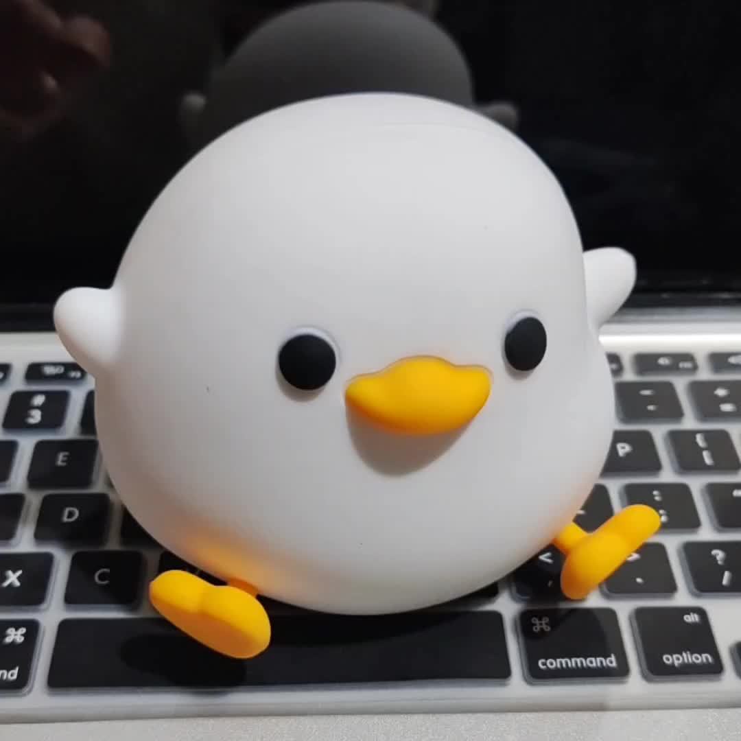 1pc Cute Duck-Shaped Table Lamp, Geometric Pattern, White Matte Finish, Battery Powered, Switch-included, Plastic Shade, G13 Bulb Base, ≤36V, Eye-Caring Bedside Reading & Nursery Night Light, Ideal Birthday Gift